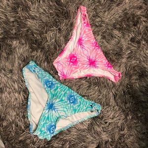 bundle of two swim bottoms👙